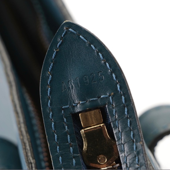 Authenticated vintage LOUIS VUITTON
Saint Jacques GM in Toledo Blue - Picture 8 of 11